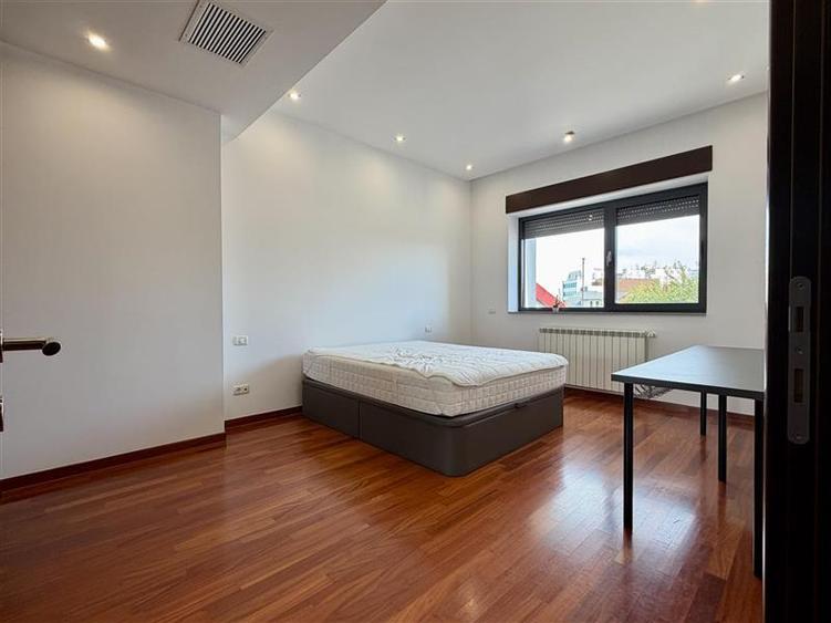 Apartament cu 4 camere decomandat în Dorobanți