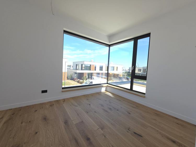 Duplex cu 5 camere cu Canalizare în Tunari