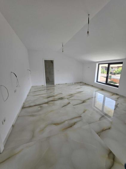 Casă cu 4 camere în Giroc