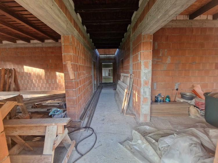 Casă cu 4 camere în Sic
