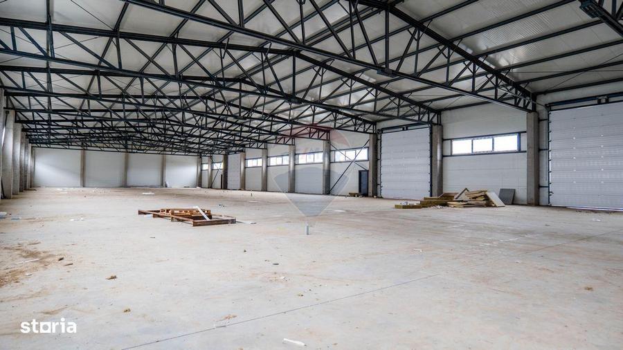 Spațiu comercial, de 1,800 mp, în Central