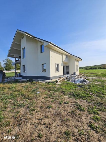 Casă cu 4 camere cu Teren 500 Mp în Oncea