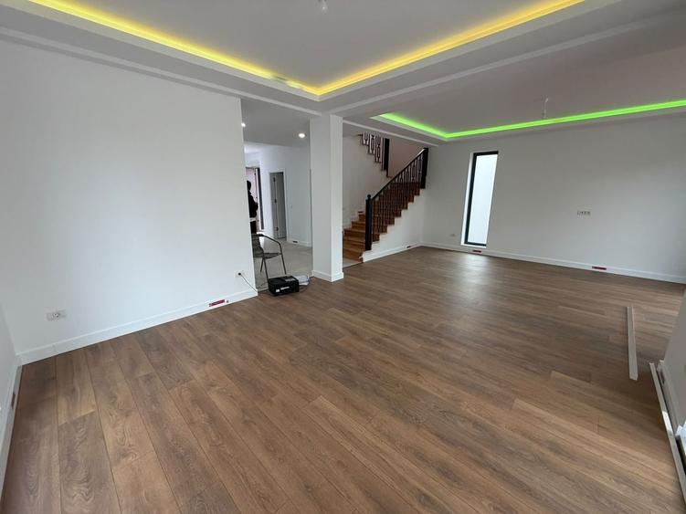 Casă individuală cu 4 camere cu Canalizare în Fundeni