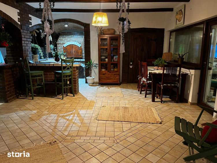 Casă cu 5 camere cu Teren 1900 Mp în Mogoșești