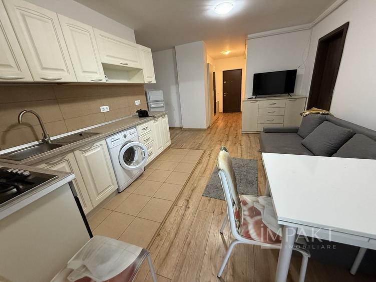 Apartament cu 3 camere semidecomandat, mobilat în Între Lacuri