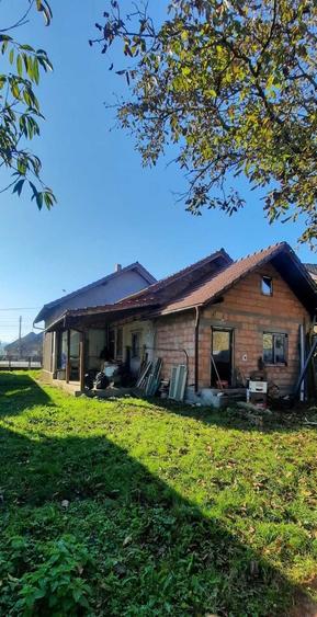 Casă cu 4 camere în Beclean