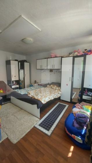 Casă cu 3 camere cu Teren 1800 Mp în Araci