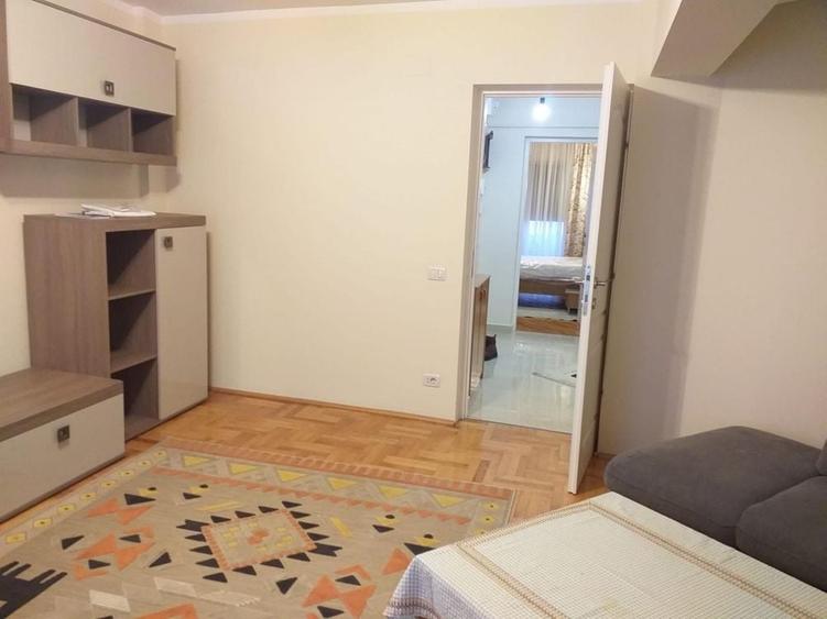 Apartament cu 3 camere decomandat în George Enescu
