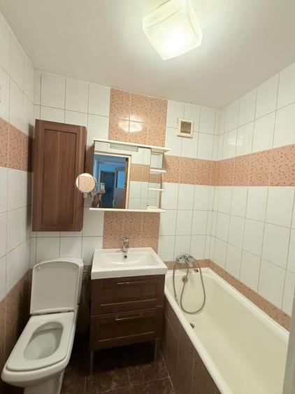 Apartament cu 3 camere semidecomandat, mobilat în Drumul Taberei