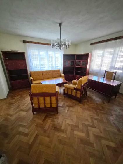 Casă cu 3 camere în Central