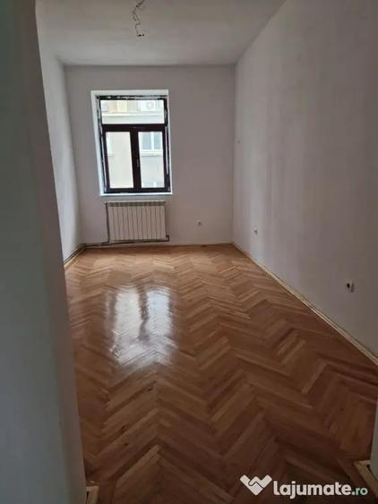 Spa?iu comercial de 1,000mp de vanzare in zona P-ta Un... - 9