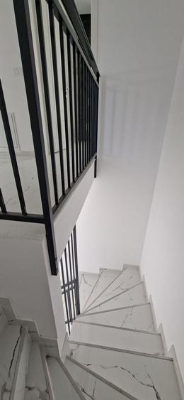 Duplex cu 5 camere cu Canalizare în Dumbrăvița