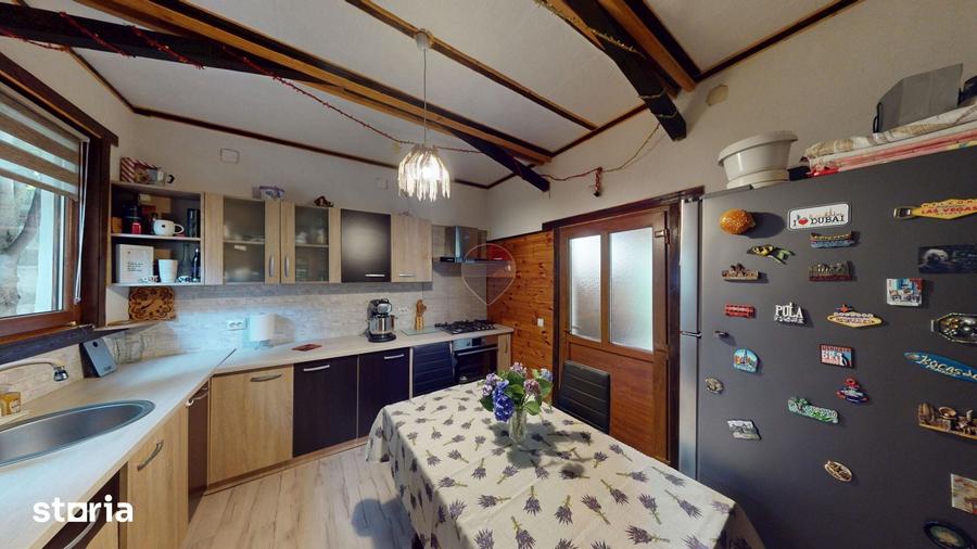 Casă cu 6 camere cu Teren 2000 Mp în Central