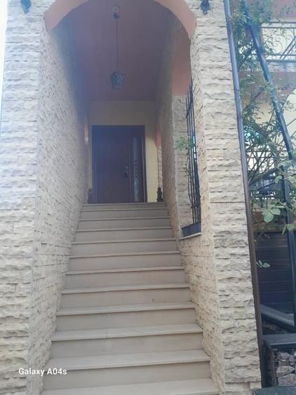 Casă individuală cu 5 camere cu Teren 209 Mp în Central