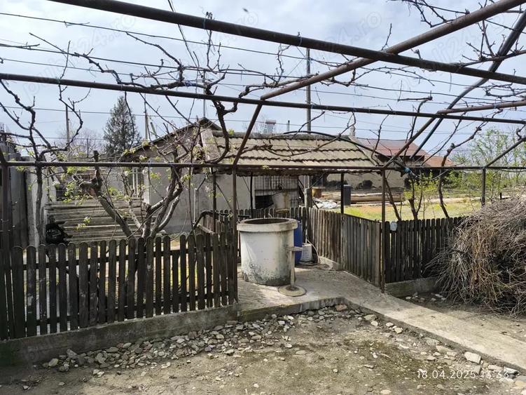 Casă cu 2 camere cu Teren 1900 Mp în Central