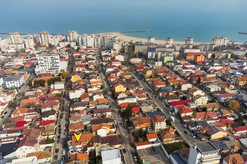 Casă individuală cu 11 camere cu Canalizare în Faleza Nord