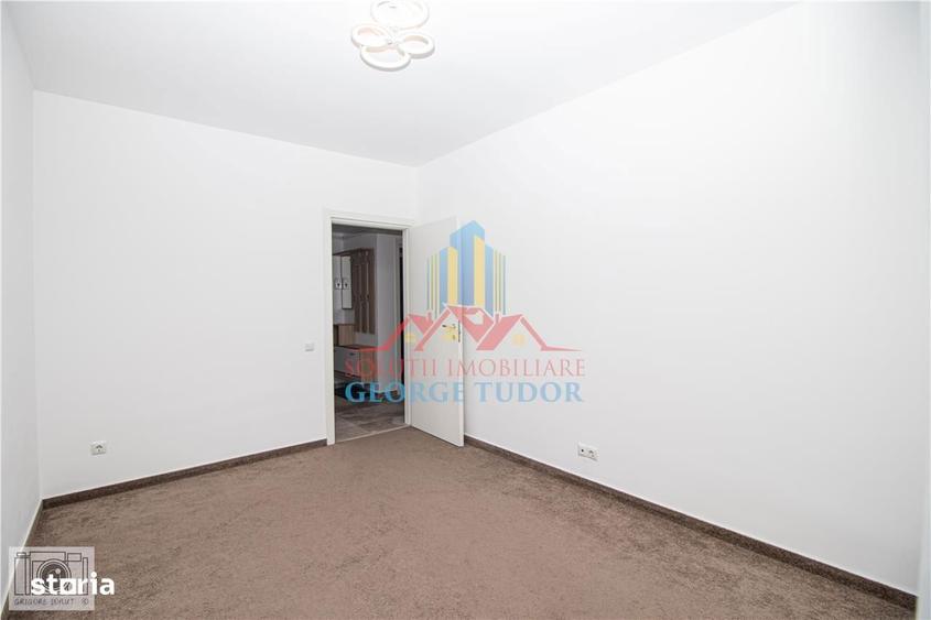 Apartament cu 3 camere decomandat în Tineretului
