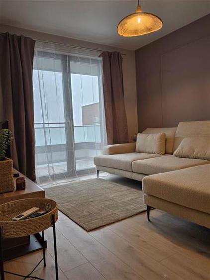 Apartament cu 2 camere semidecomandat, mobilat în Mărăști