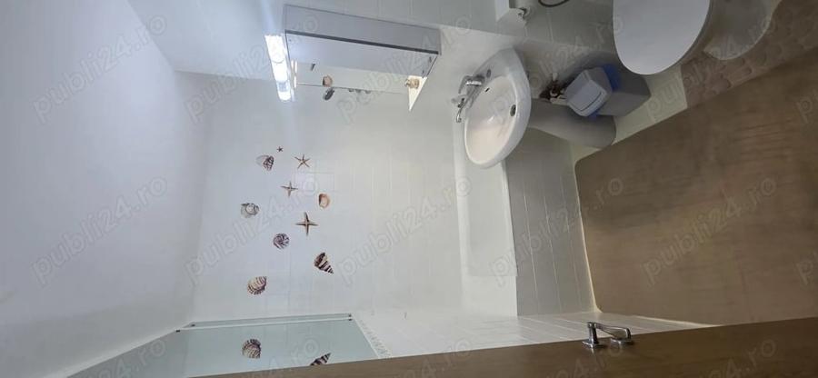 Apartament cu 3 camere semidecomandat, mobilat în Aradului