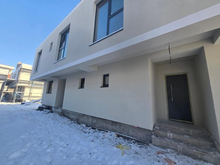 Casă cu 5 camere cu Canalizare în Sud