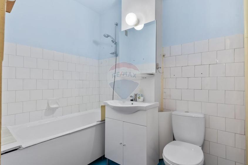 Apartament cu 3 camere decomandat, mobilat în Polivalentă