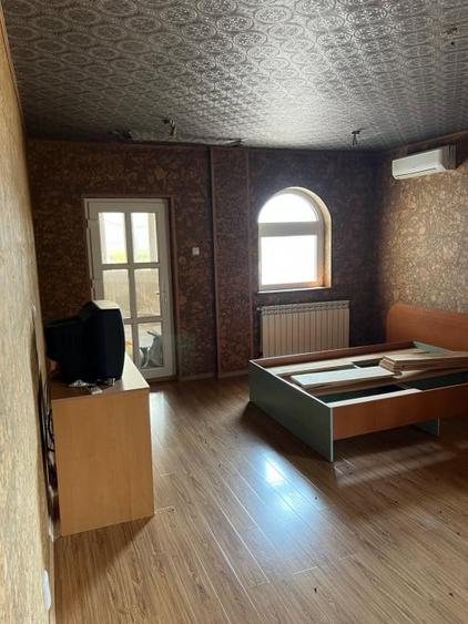 Casă individuală cu 15 camere cu Piscina în Comănești