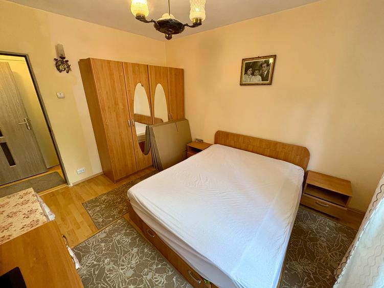 Apartament cu 3 camere semidecomandat în Drumul Taberei