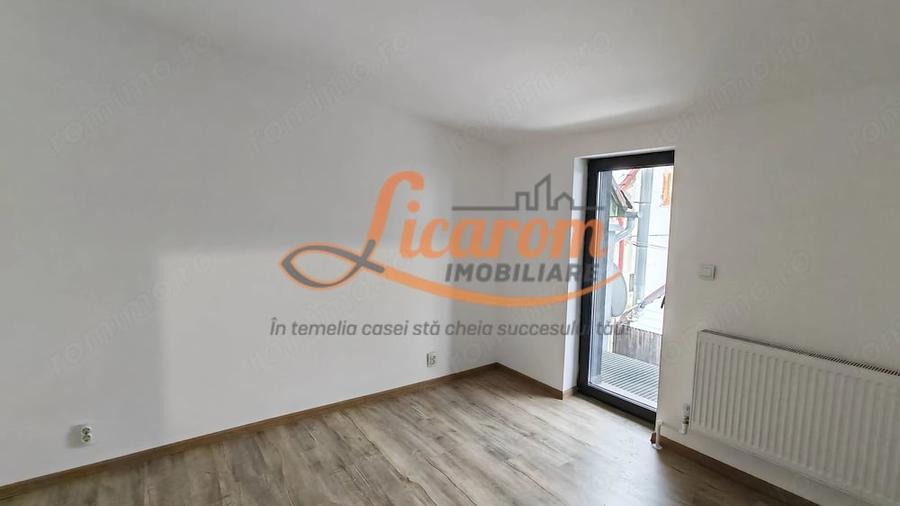 Apartament cu 4 camere decomandat în Răcădău