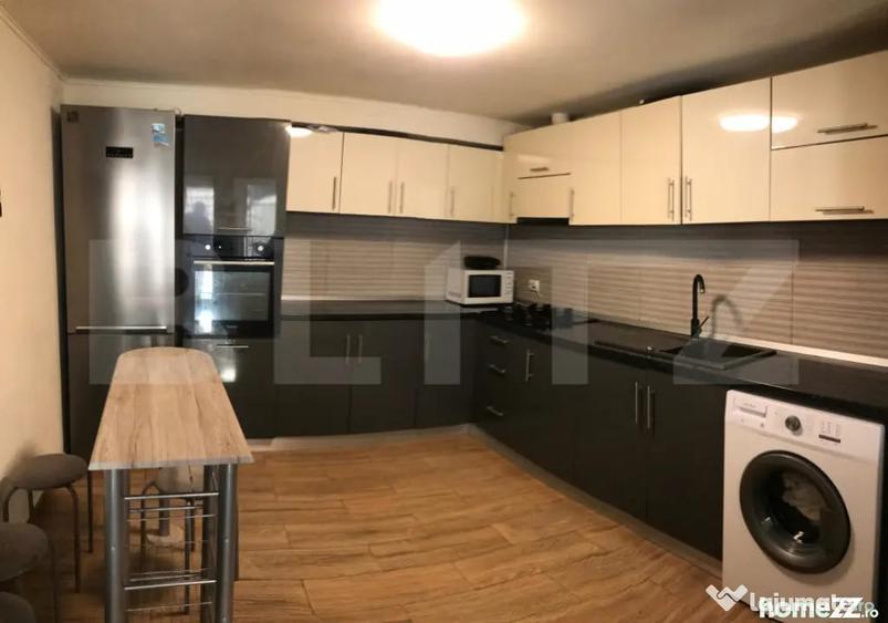 Casă cu 7 camere cu Teren 400 Mp în Central