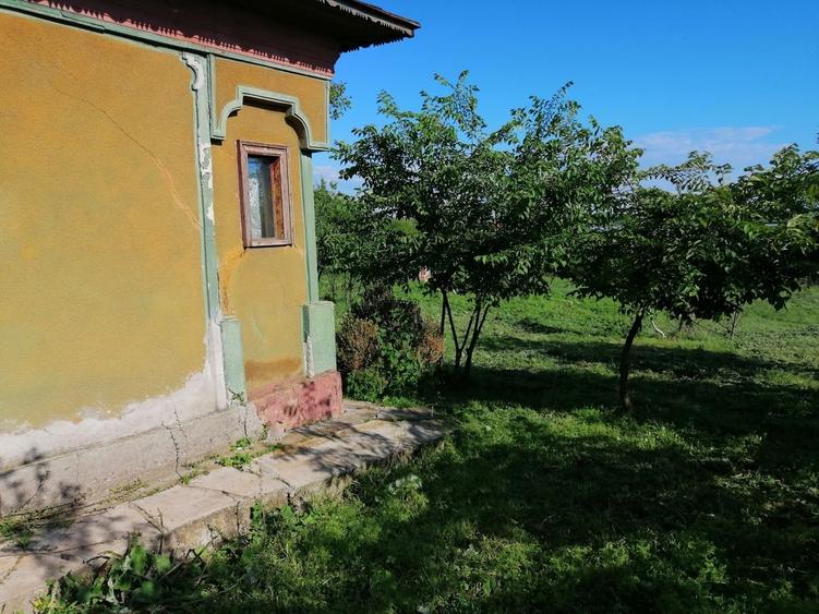 Casă cu 4 camere cu Teren 2300 Mp în Sud