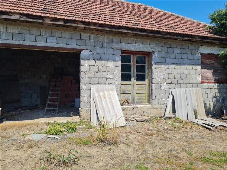 Casă individuală cu 2 camere cu Canalizare în Șiria