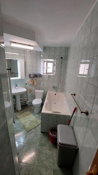 Apartament cu 3 camere decomandat în Siderurgiștilor