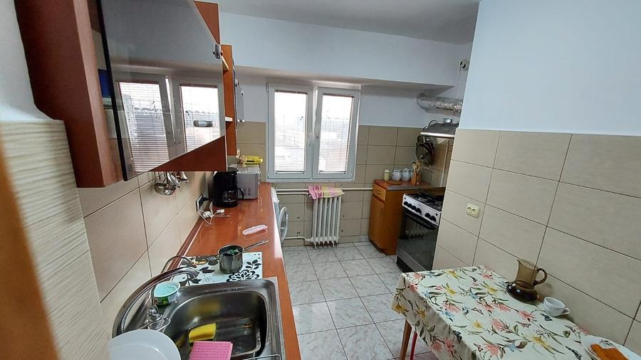 Apartament cu 4 camere decomandat în Pantelimon