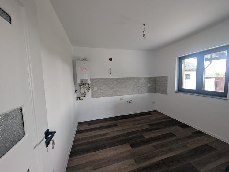 Casă individuală cu 4 camere cu Teren 350 Mp în Nord