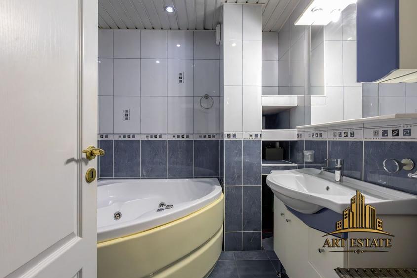 Apartament cu 4 camere decomandat, mobilat în Alexandru cel Bun