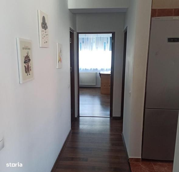 Apartament cu 3 camere semidecomandat, mobilat în Florești