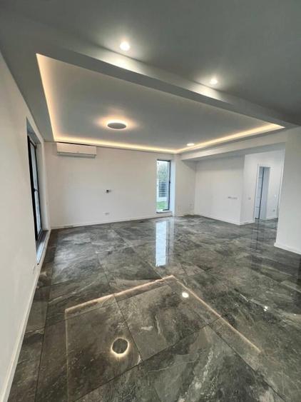 Duplex cu 5 camere cu Garaj în Sud