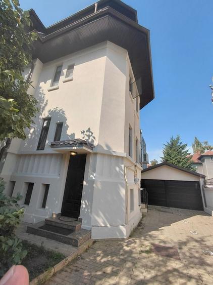 Apartament cu 4 camere semidecomandat în Aviatorilor