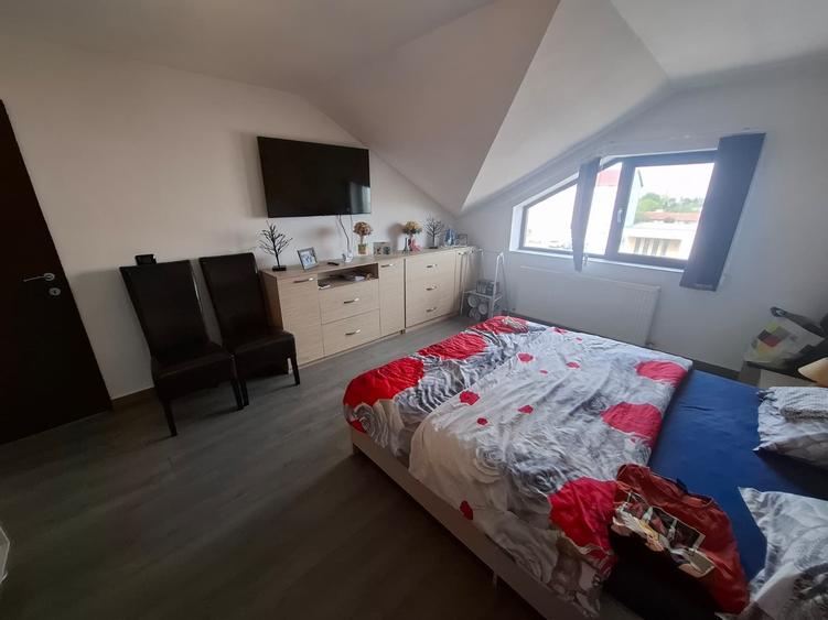 Apartament cu 2 camere semidecomandat în Pârneava