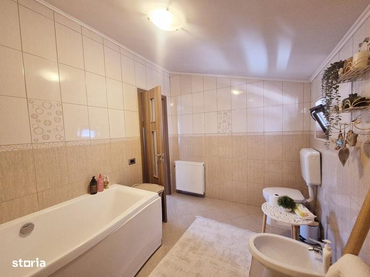 Casă cu 4 camere în Central