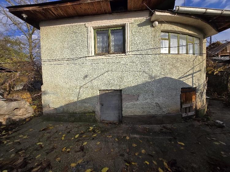 Casă cu Teren 900 Mp în Central