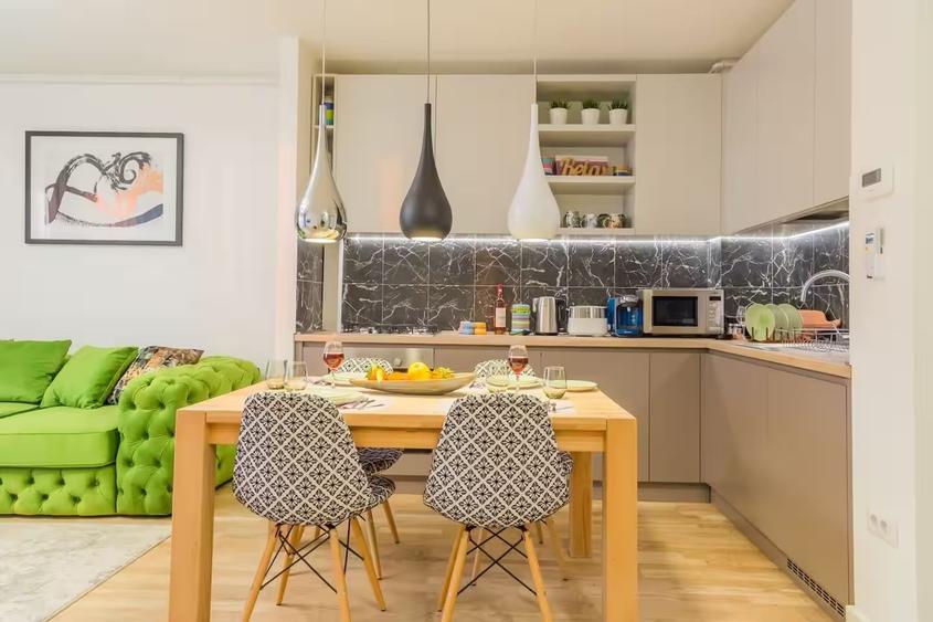 Apartament cu 2 camere semidecomandat, mobilat în Barbu Văcărescu