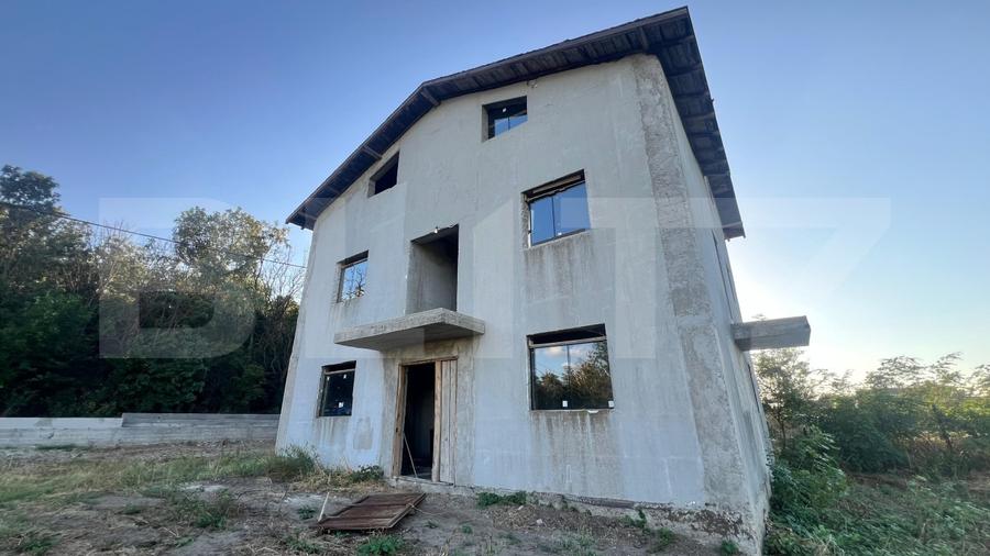 Casă individuală cu 6 camere cu Teren 737 Mp în Pielești