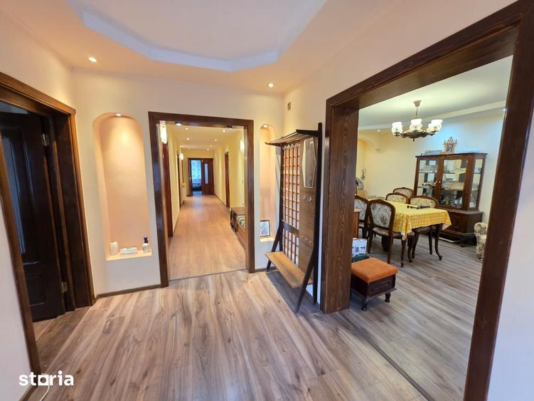 Casă cu 4 camere cu Teren 2400 Mp în Central