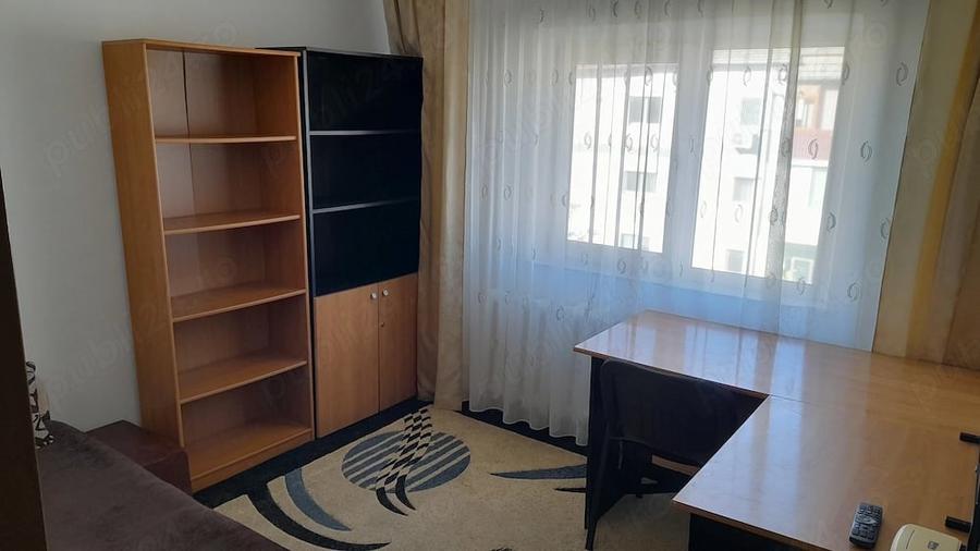 Apartament cu 3 camere decomandat în Soarelui