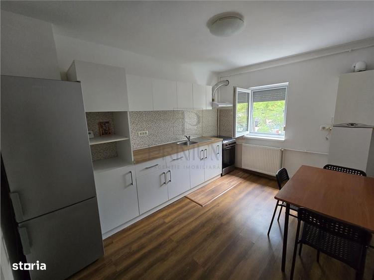 Apartament cu 3 camere decomandat, mobilat în Bucovina