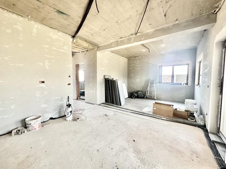 Duplex cu 4 camere cu Canalizare în Moșnița Veche