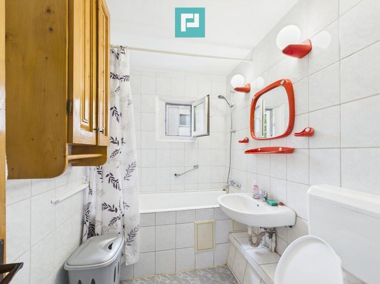 Apartament cu 3 camere decomandat, mobilat în Decebal