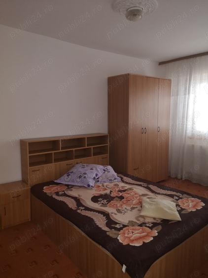 Apartament cu 3 camere decomandat în Școlilor