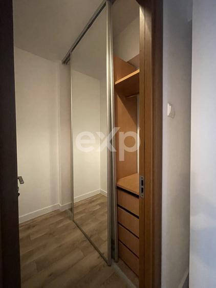 Apartament cu 5 camere semidecomandat, mobilat în Bună Ziua